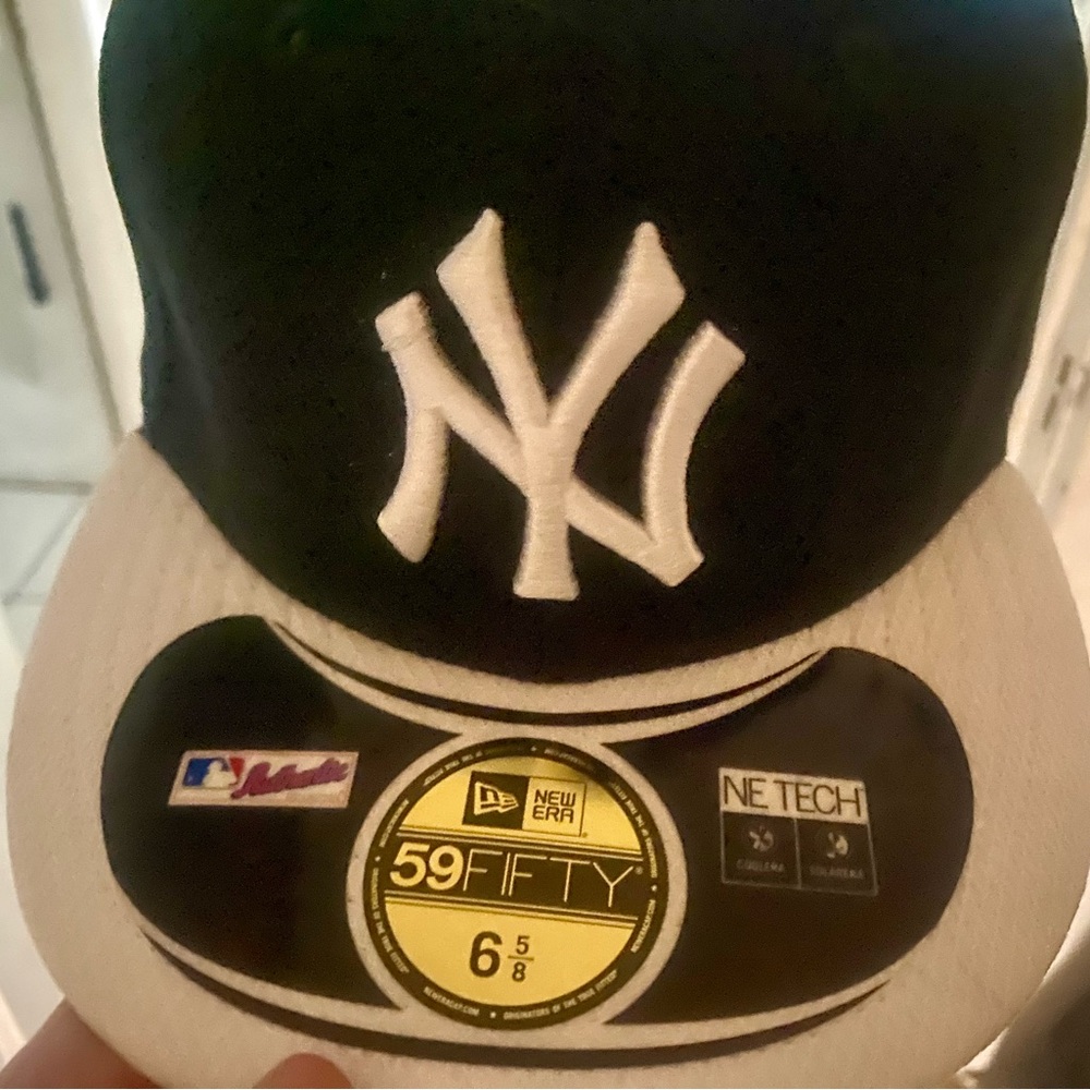 New Era Black and White 59FIFTY Cap